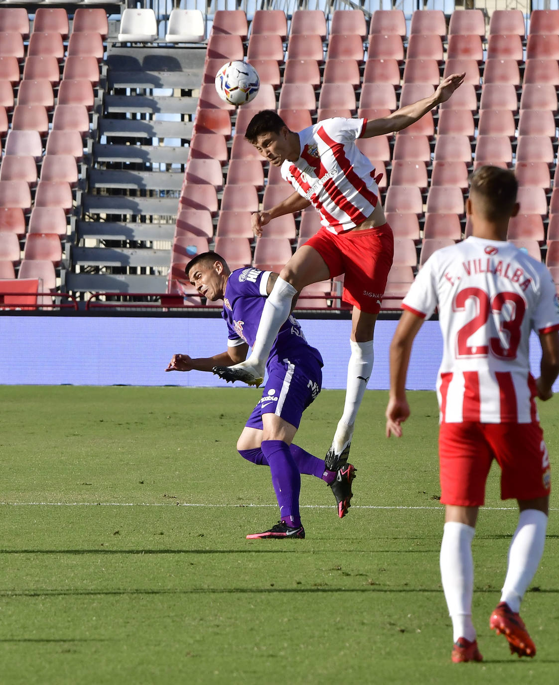 El Sporting cosechó los tres puntos en el estadio del Almería gracias a un tanto de Djuka. Los gijoneses siguen en lo más alto de la clasificación con cuatro victorias en otros tantos partidos.