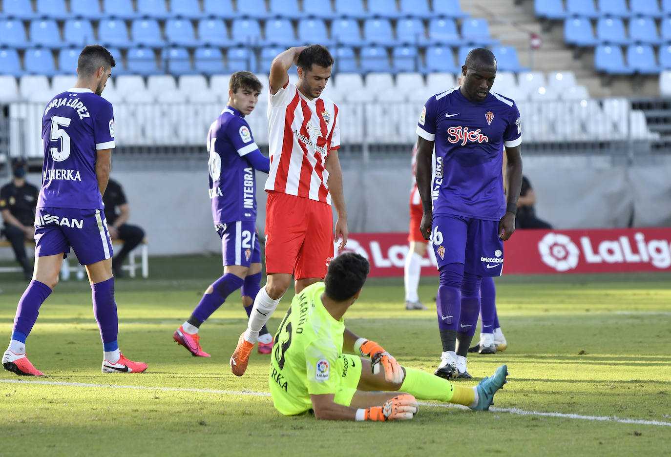 El Sporting cosechó los tres puntos en el estadio del Almería gracias a un tanto de Djuka. Los gijoneses siguen en lo más alto de la clasificación con cuatro victorias en otros tantos partidos.