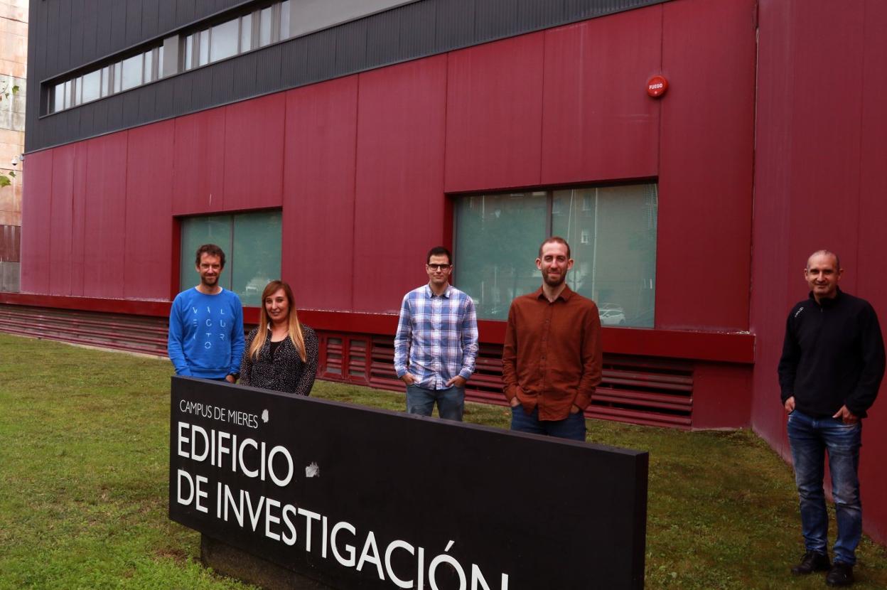 David Cimavilla, Lorena Álvarez, César Roríguez, Pablo García y Carlos Javier Suárez, en Mieres. 