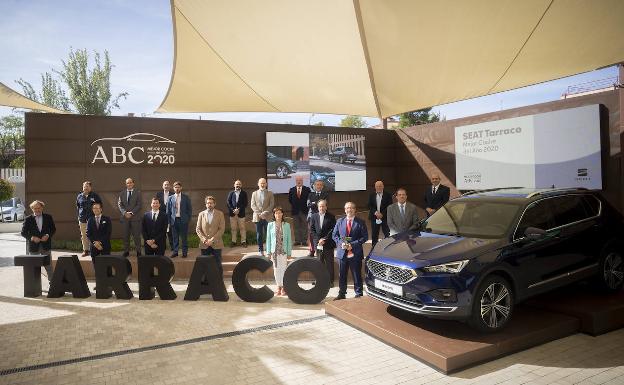 Foto de familia del jurado del Premio ABC al Mejor Coche del Año 