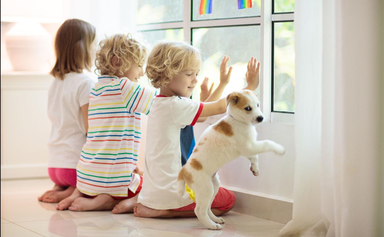 La llegada de las lluvias mete a los niños en casa. 