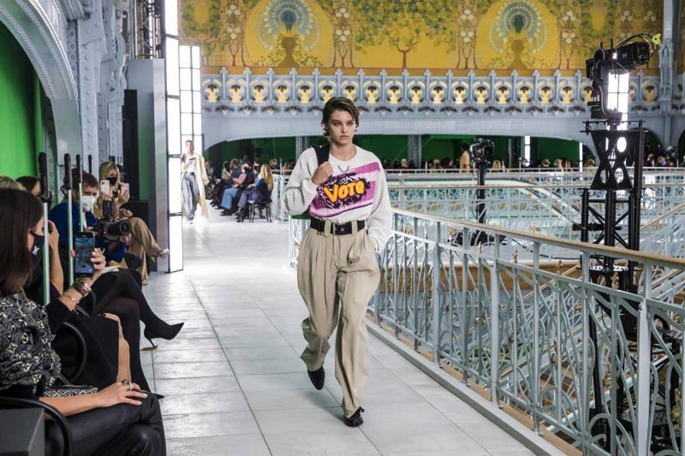 Fotos: El futurismo ochentero de Vuitton cierra la pasarela parisina