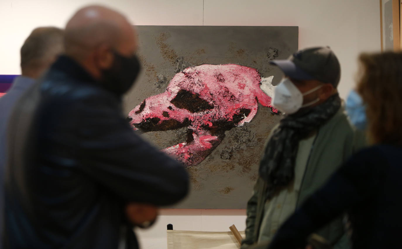 La Feria de Arte Contemporáneo del Principado, que se desarrollará hasta el 11 de octubre, muestra la obra de 68 artistas, un 70% asturianos, y 17 galerías de Oviedo, Gijón y Avilés, además de la Escuela de Arte de Oviedo para conmemorar la décima edición con obras de pintura, la escultura, la obra gráfica, la fotografía y la instalación.