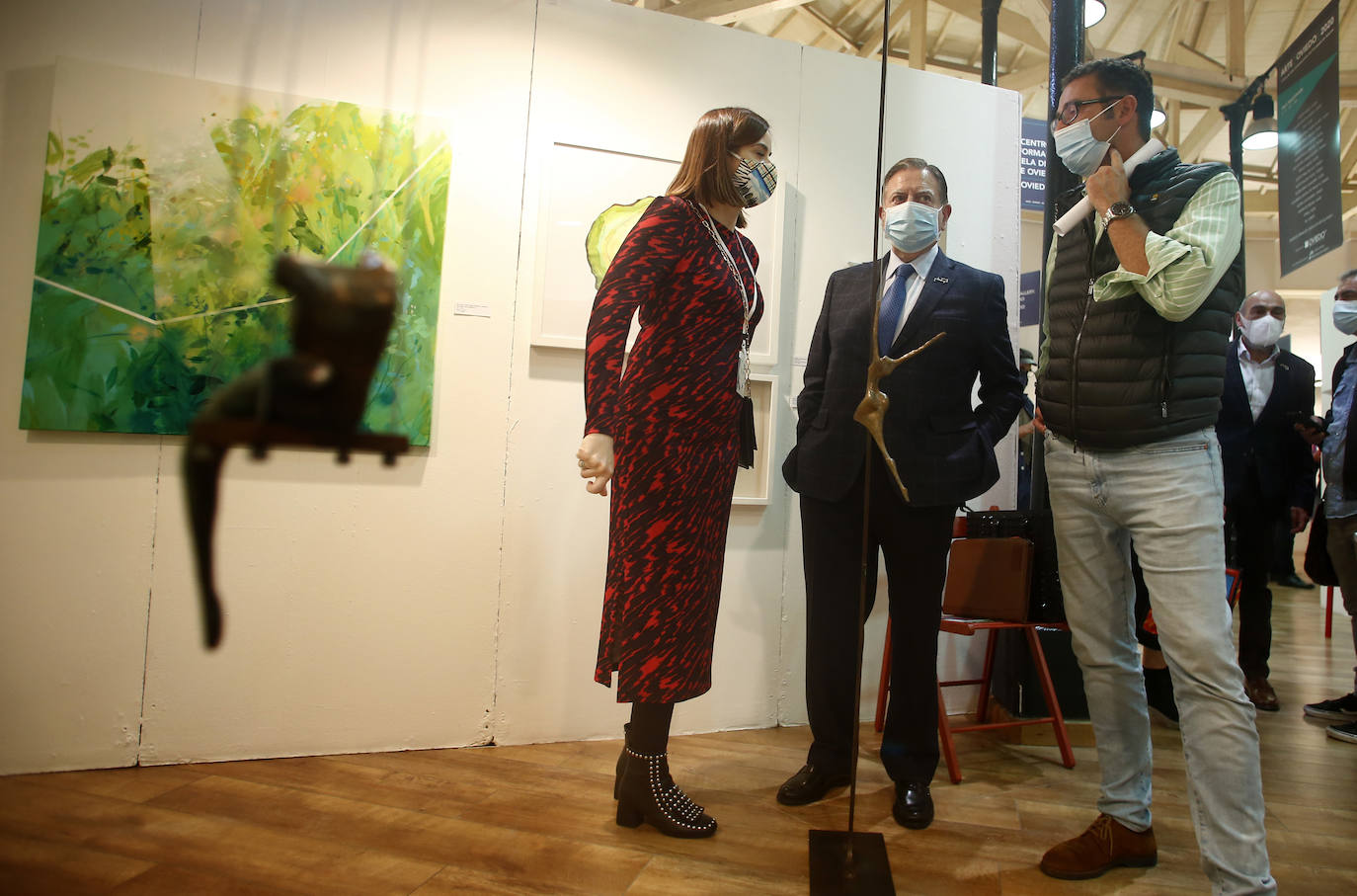 La Feria de Arte Contemporáneo del Principado, que se desarrollará hasta el 11 de octubre, muestra la obra de 68 artistas, un 70% asturianos, y 17 galerías de Oviedo, Gijón y Avilés, además de la Escuela de Arte de Oviedo para conmemorar la décima edición con obras de pintura, la escultura, la obra gráfica, la fotografía y la instalación.
