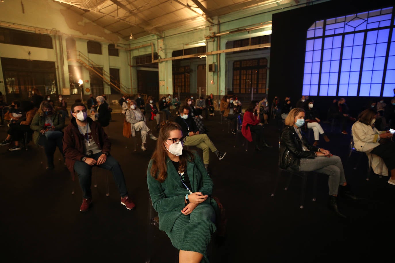 La Fábrica de los Premios Princesa reúne desde un autocine hasta distintas actividades como recitales poéticos, sala de rally virtual o conciertos. Todo ello en las instalaciones de la Fábrica de Armas de la Vega. 