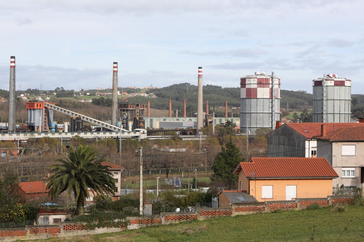 Las baterías de cok ocupan unos terrenos con 330.000 metros cuadrados de los que, según el plan inicial, 215.000 serían para nuevas industrias. 