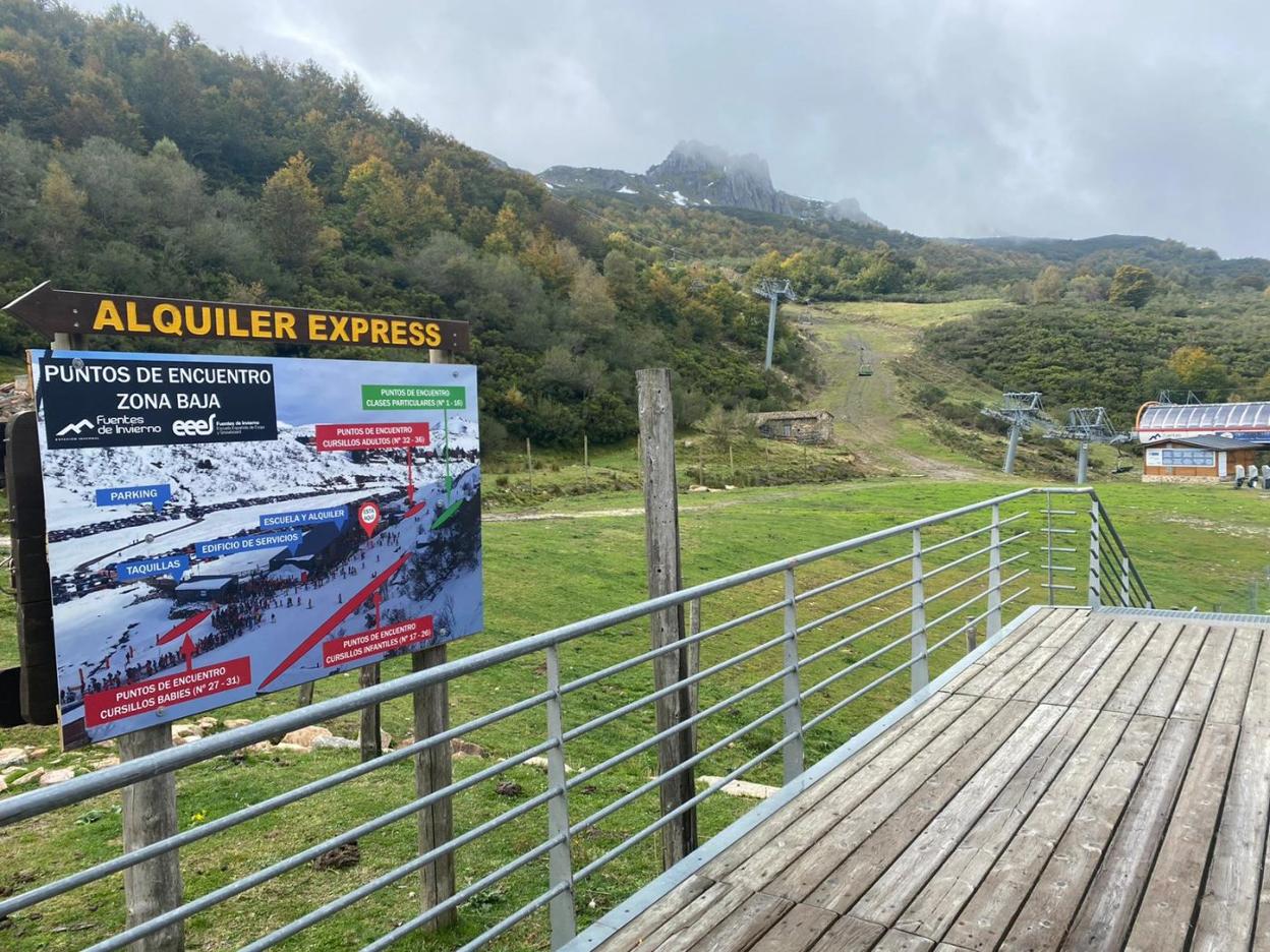 Parte baja de la estación de esquí de Fuentes de Invierno, ayer. 