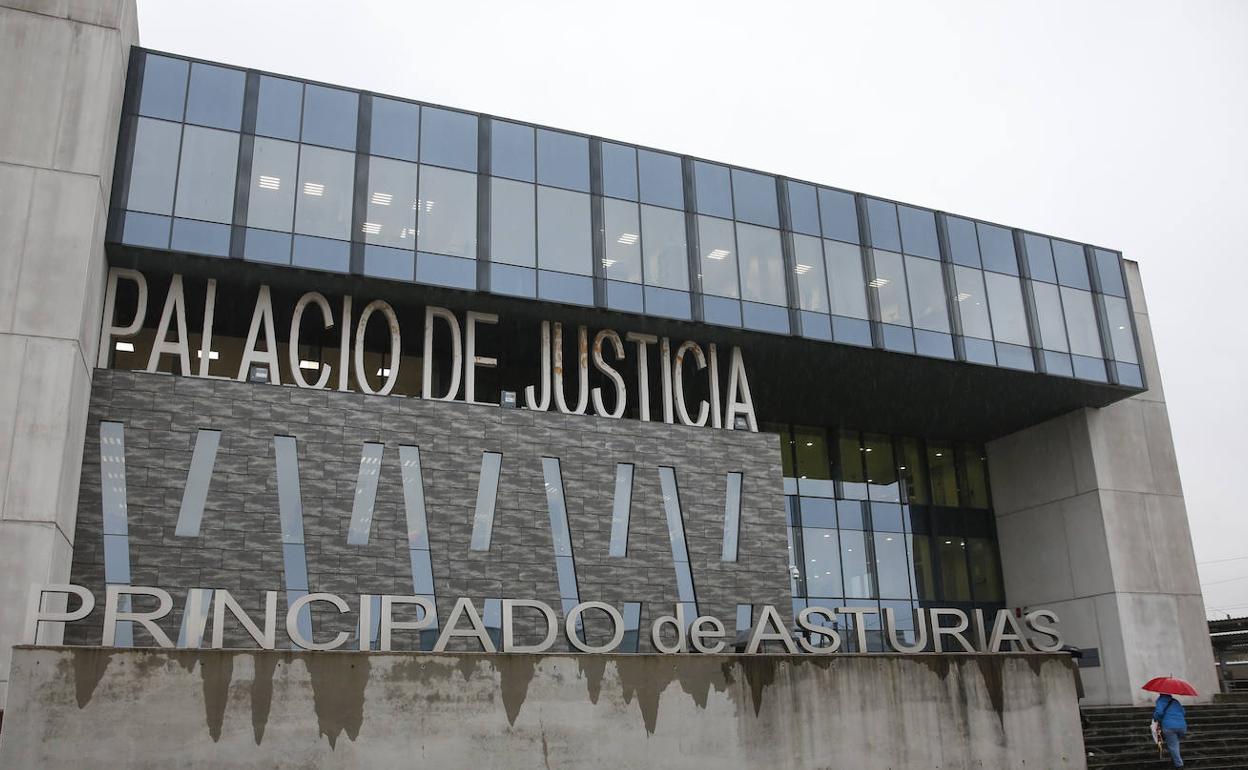 Suspenden un juicio en Gijón por la incomparecencia de un acusado para el que piden busca y captura