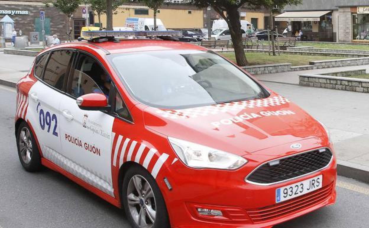 Coche de la Policía Local de Gijón.