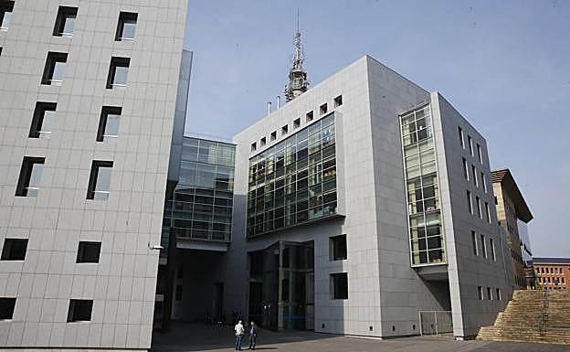 La jueza prohibe la entrada en Oviedo del hombre que maltrató a su familia durante años 