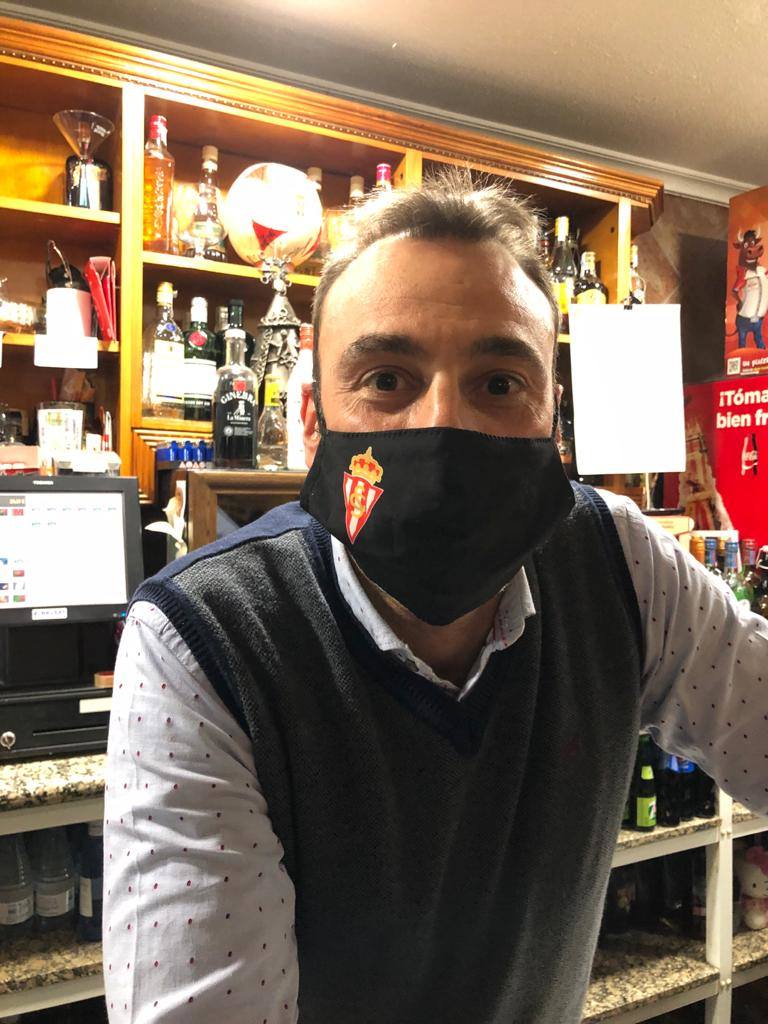 Los aficionados del Real Oviedo y del Sporting han disfrutado del derbi asturiano lejos del estadio Carlos Tartiere, pero eso no le ha restado intensidad al derbi asturiano. 