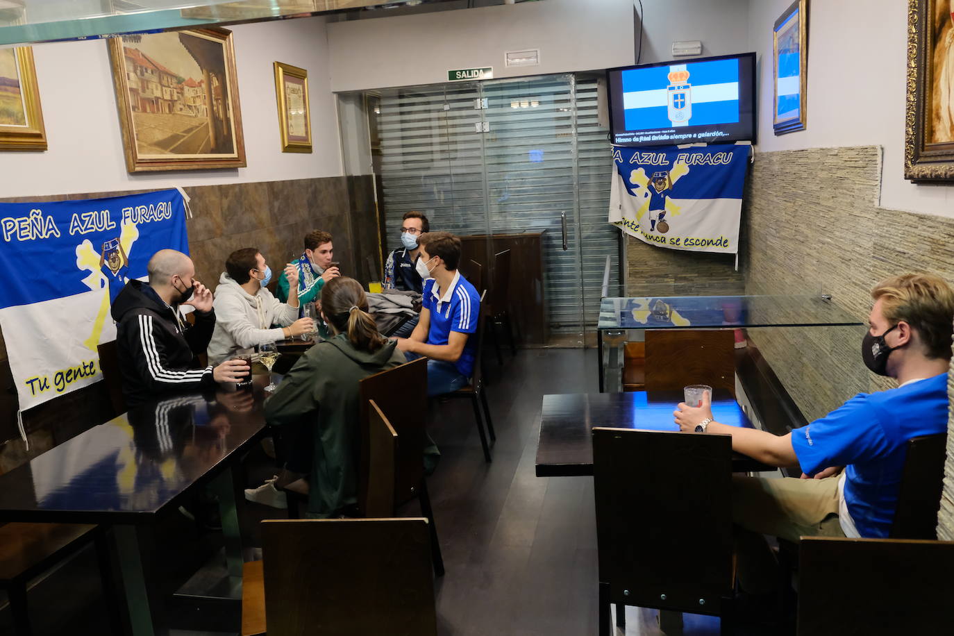 Los aficionados del Real Oviedo y del Sporting han disfrutado del derbi asturiano lejos del estadio Carlos Tartiere, pero eso no le ha restado intensidad al derbi asturiano. 