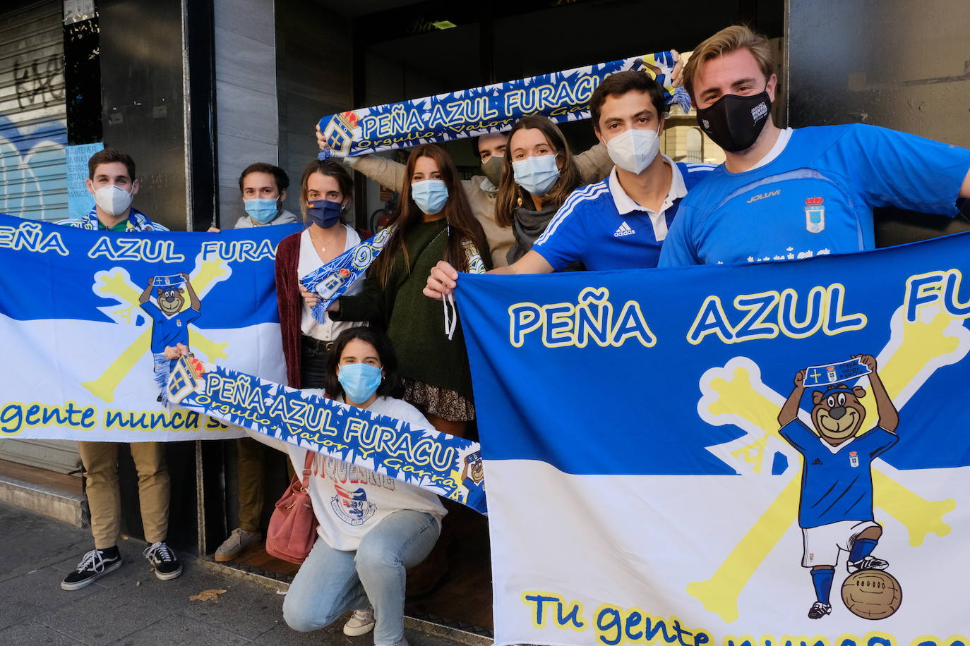 Los aficionados del Real Oviedo y del Sporting han disfrutado del derbi asturiano lejos del estadio Carlos Tartiere, pero eso no le ha restado intensidad al derbi asturiano. 