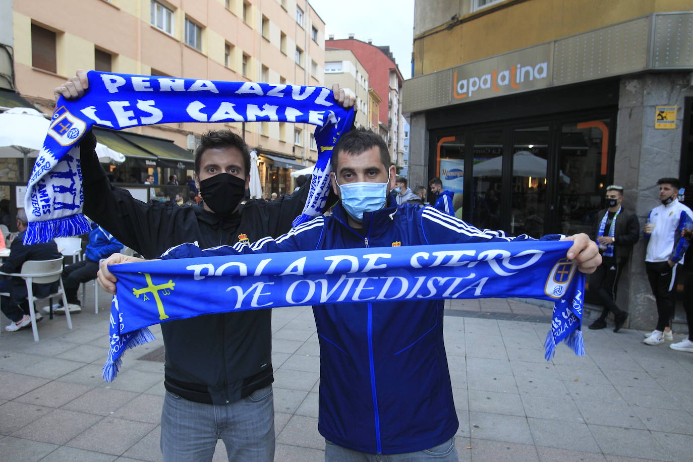 Los aficionados del Real Oviedo y del Sporting han disfrutado del derbi asturiano lejos del estadio Carlos Tartiere, pero eso no le ha restado intensidad al derbi asturiano. 