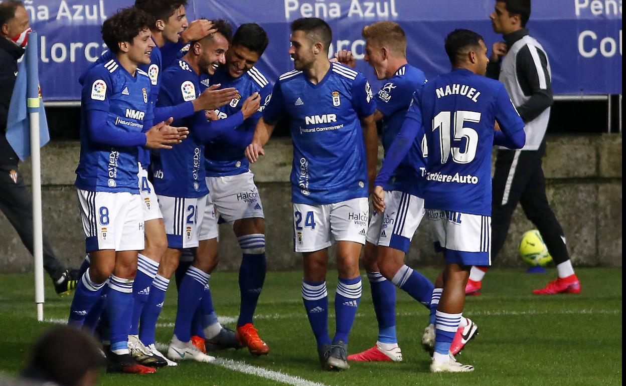 Oviedo 1 - 0 Sporting. El derbi se vuelve a teñir de azul