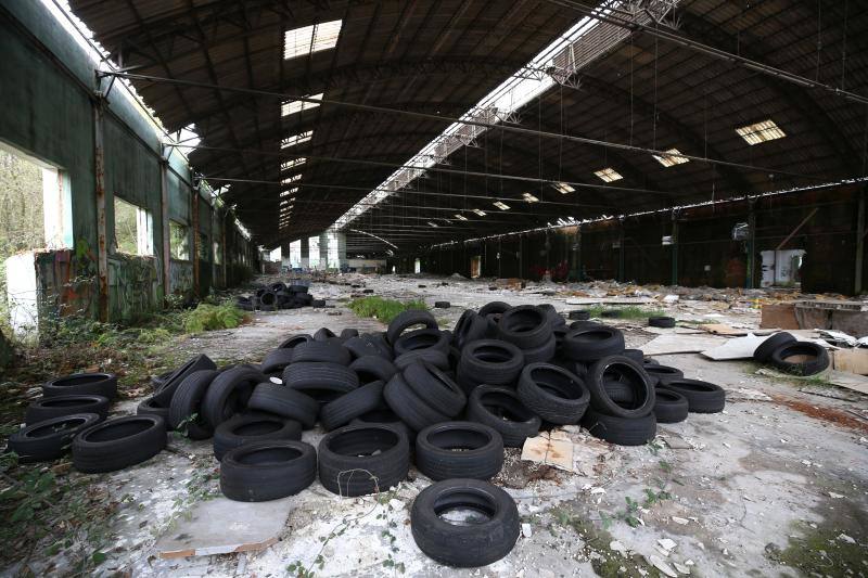 Los vecinos de San Claudio urgen medidas para evitar una desgracia en un recinto que dejó de tener actividad el 30 de abril de 2009, dejando en el paro a 44 trabajadores y dando carpetazo a 108 años de esplendor y exportación del nombre de San Claudio y de la ciudad de Oviedo.