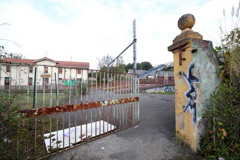 Los vecinos de San Claudio urgen medidas para evitar una desgracia en un recinto que dejó de tener actividad el 30 de abril de 2009, dejando en el paro a 44 trabajadores y dando carpetazo a 108 años de esplendor y exportación del nombre de San Claudio y de la ciudad de Oviedo.