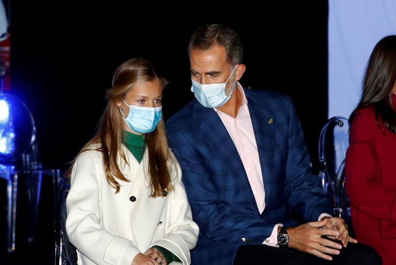 Felipe VI, la Reina Letizia, la Princesa Leonor y la infanta Sofía han recorrido las instalaciones culturales de la Semana de los Premios Princesa