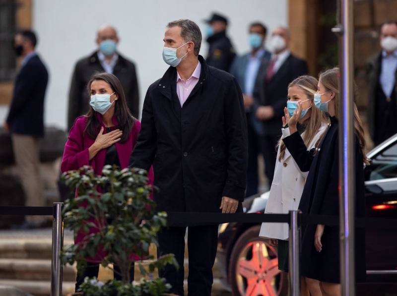 Felipe VI, la Reina Letizia, la Princesa Leonor y la infanta Sofía han recorrido las instalaciones culturales de la Semana de los Premios Princesa