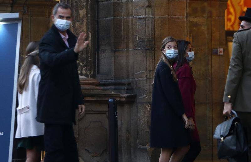 Felipe VI, la Reina Letizia, la Princesa Leonor y la infanta Sofía han recorrido las instalaciones culturales de la Semana de los Premios Princesa