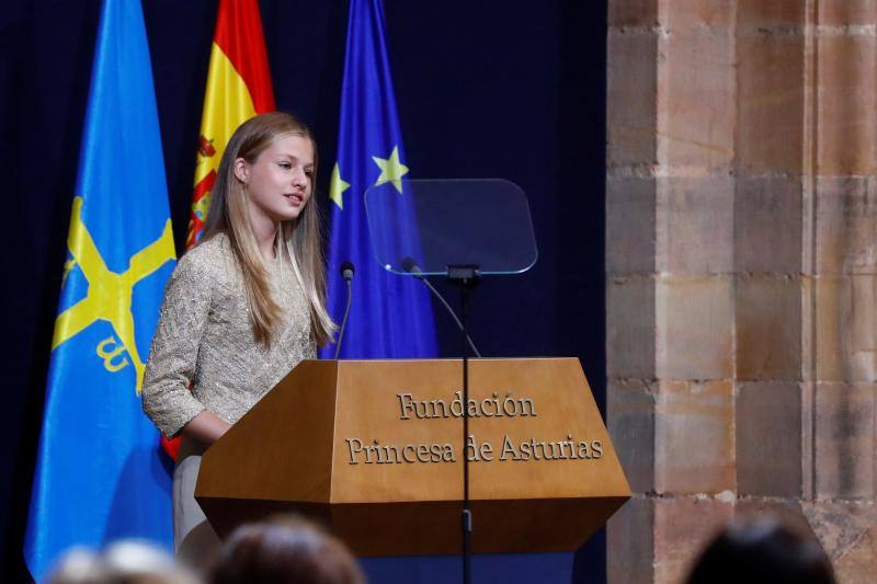 Los Reyes, acompañados por sus hijas la princesa Leonor y la infanta Sofía, disfrutaron de una edición atípica de los Premios Príncipe de Asturias 2020, marcada por la pandemia y por unas estrictas medidas de seguridad, tanto en el acto central en el Reconquista como en las actividades de la Fábrica.