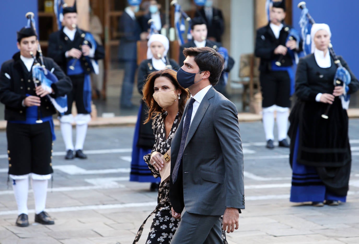 Fueron menos de medio centenar de personas las que accedieron al interior del salón del Hotel Reconquista donde este año, de manera excepcional, tuvo lugar la ceremonia de entrega de los Premios Princesa de Asturias.