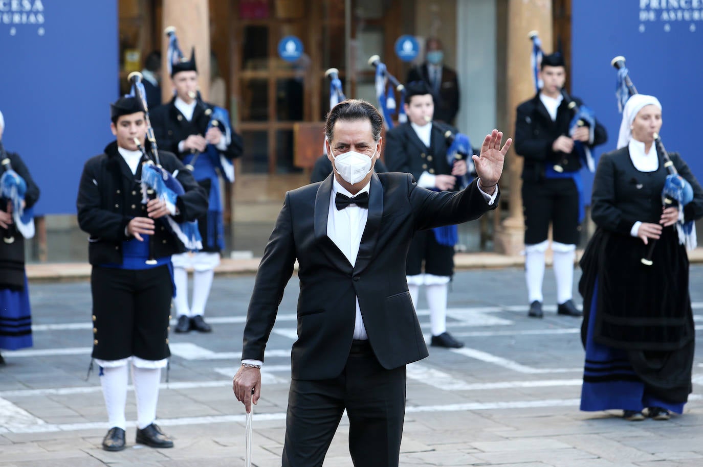 Fueron menos de medio centenar de personas las que accedieron al interior del salón del Hotel Reconquista donde este año, de manera excepcional, tuvo lugar la ceremonia de entrega de los Premios Princesa de Asturias.