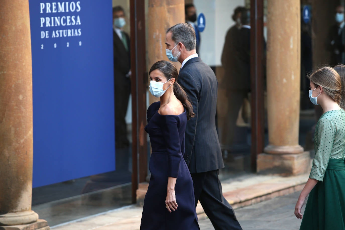 Fueron menos de medio centenar de personas las que accedieron al interior del salón del Hotel Reconquista donde este año, de manera excepcional, tuvo lugar la ceremonia de entrega de los Premios Princesa de Asturias.