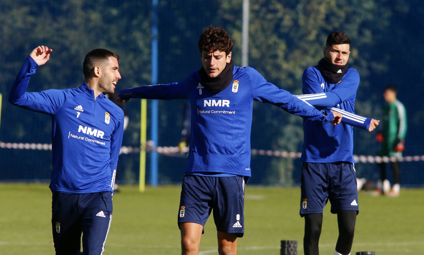 Los jugadores del Real Oviedo entrenan el viernes previo al encuentro contra el Girona 