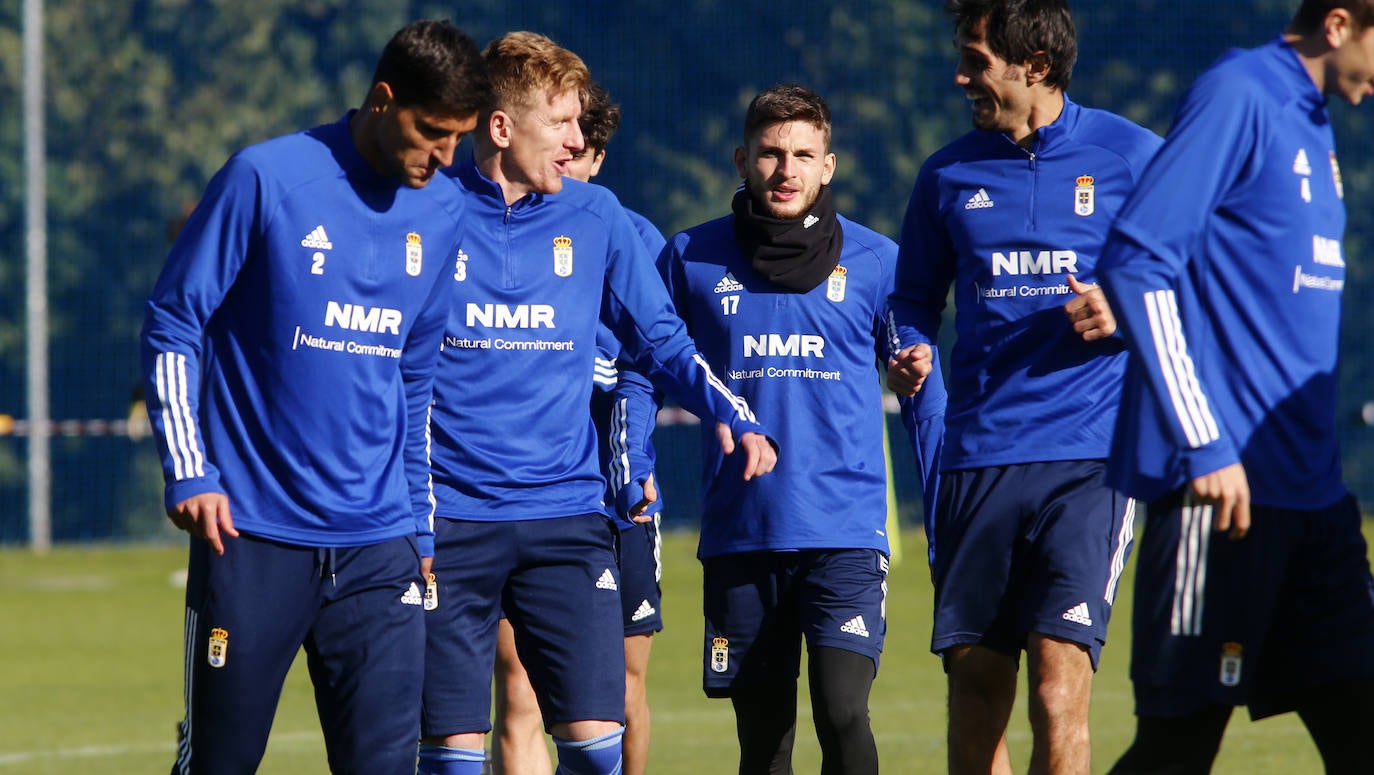 Los jugadores del Real Oviedo entrenan el viernes previo al encuentro contra el Girona 