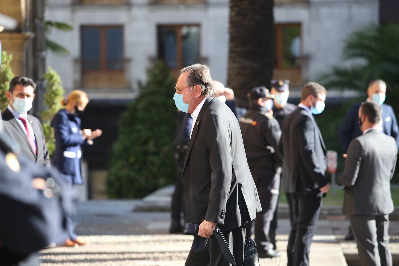 Premiados, patronos de la Fundación Princesa de Asturias y presidentes de los jurados de cada uno de los galardones han acudido a la recepción que la Familia Real ha ofrecido en el Hotel de la Reconquista.