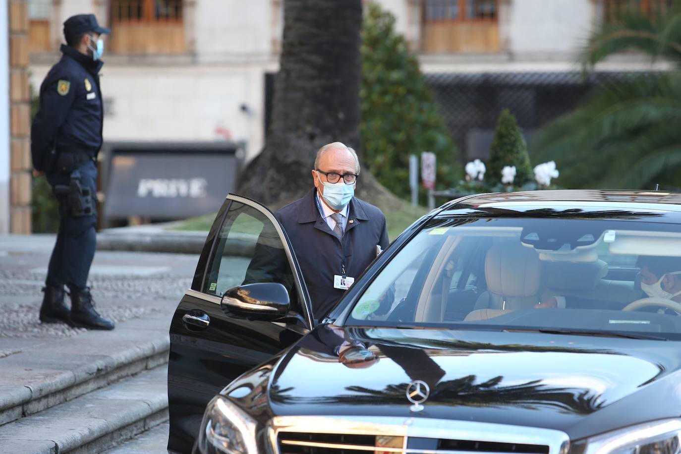 Premiados, patronos de la Fundación Princesa de Asturias y presidentes de los jurados de cada uno de los galardones han acudido a la recepción que la Familia Real ha ofrecido en el Hotel de la Reconquista.