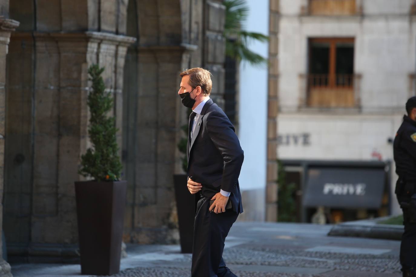 Premiados, patronos de la Fundación Princesa de Asturias y presidentes de los jurados de cada uno de los galardones han acudido a la recepción que la Familia Real ha ofrecido en el Hotel de la Reconquista.