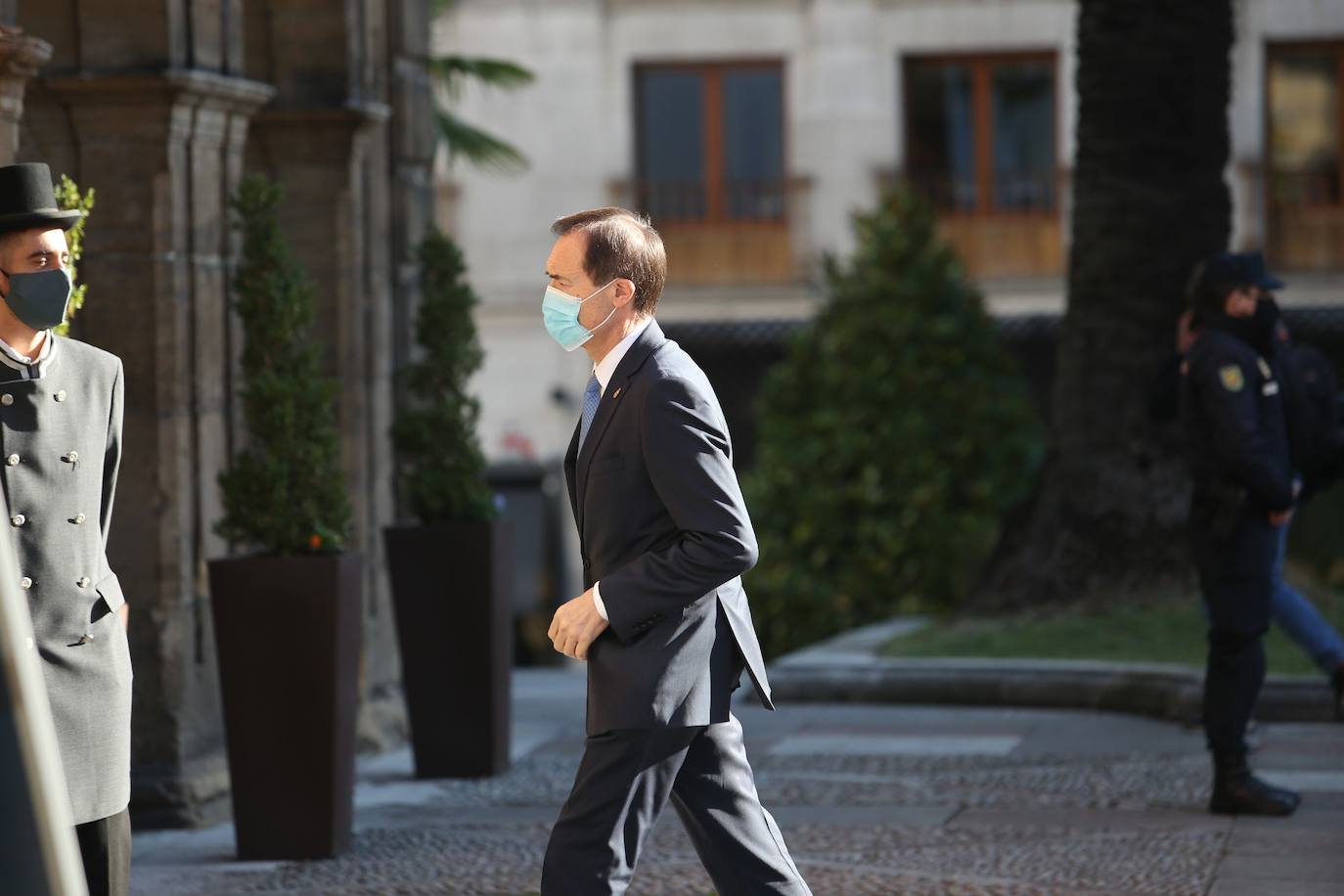 Premiados, patronos de la Fundación Princesa de Asturias y presidentes de los jurados de cada uno de los galardones han acudido a la recepción que la Familia Real ha ofrecido en el Hotel de la Reconquista.