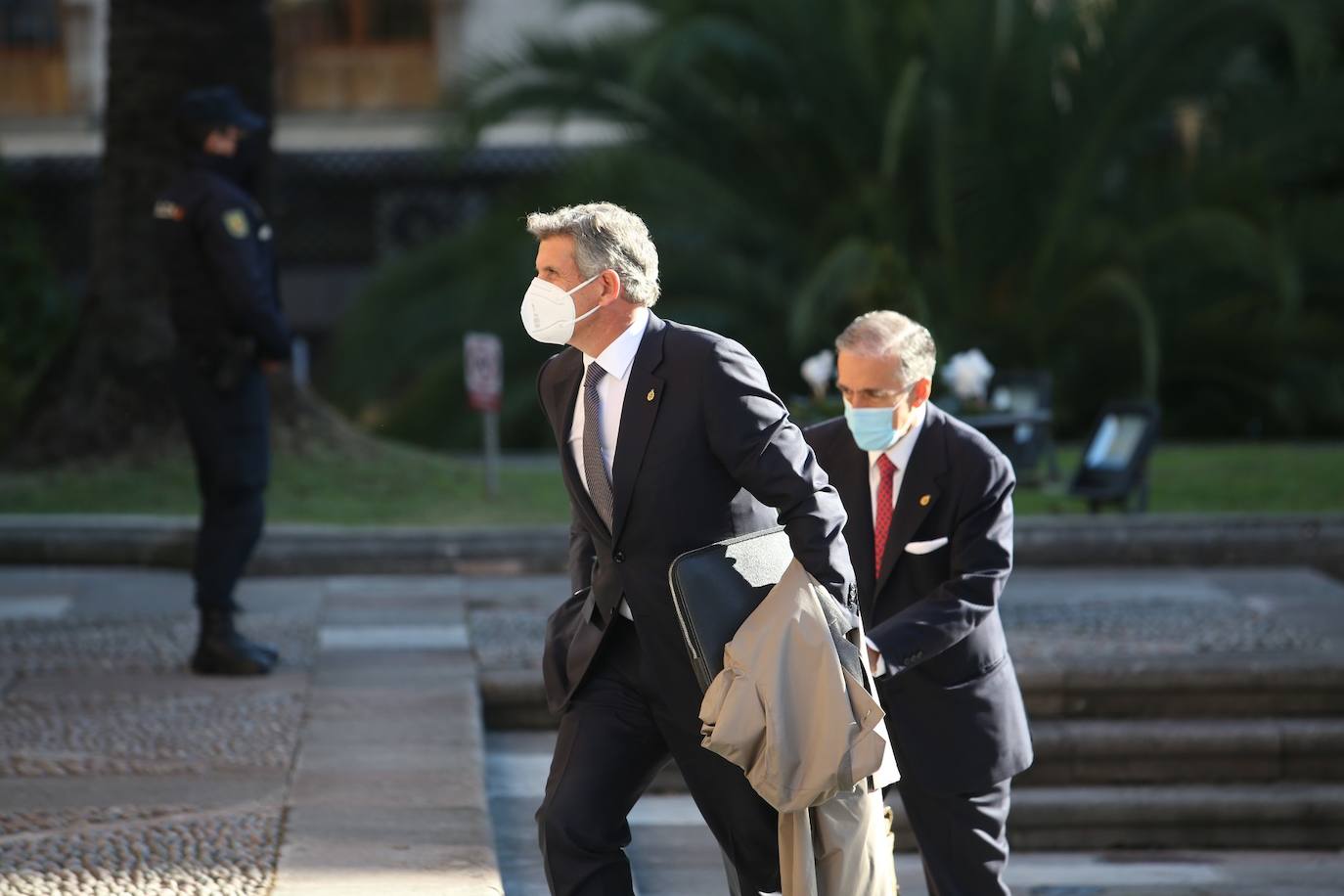 Premiados, patronos de la Fundación Princesa de Asturias y presidentes de los jurados de cada uno de los galardones han acudido a la recepción que la Familia Real ha ofrecido en el Hotel de la Reconquista.