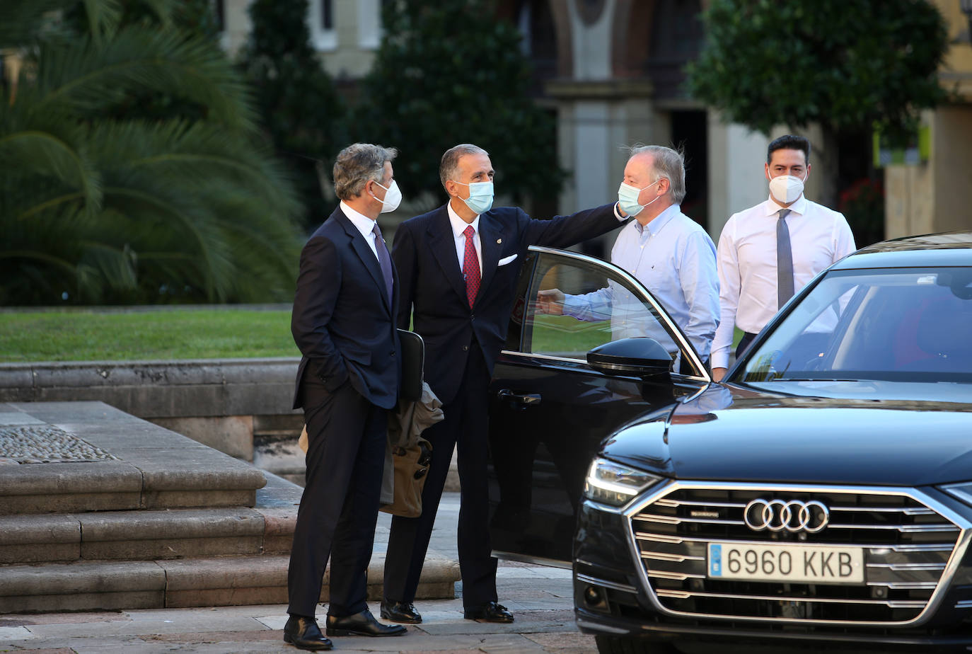 Premiados, patronos de la Fundación Princesa de Asturias y presidentes de los jurados de cada uno de los galardones han acudido a la recepción que la Familia Real ha ofrecido en el Hotel de la Reconquista.