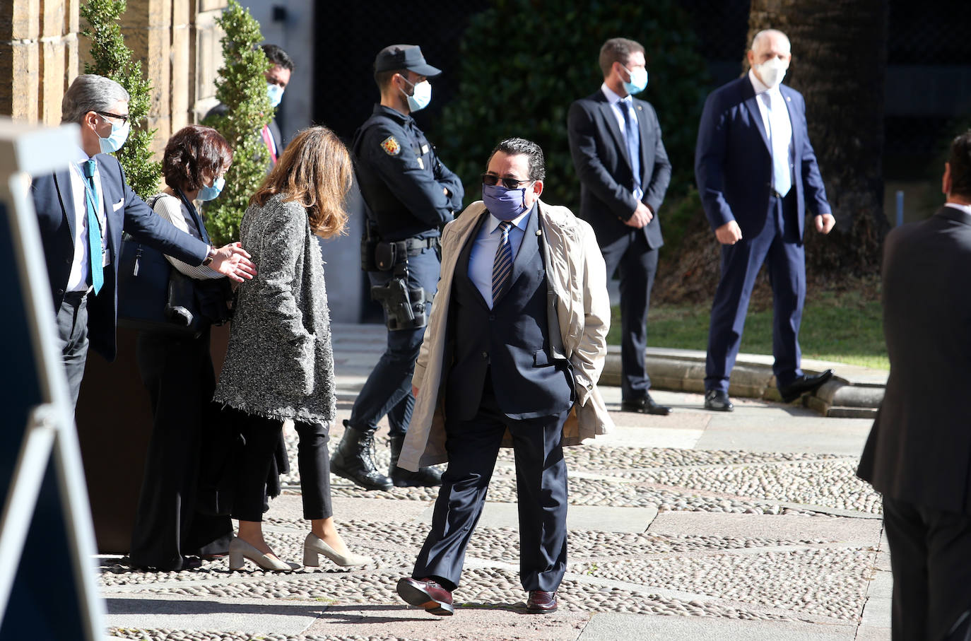 Premiados, patronos de la Fundación Princesa de Asturias y presidentes de los jurados de cada uno de los galardones han acudido a la recepción que la Familia Real ha ofrecido en el Hotel de la Reconquista.