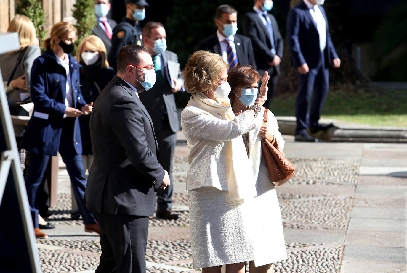 Premiados, patronos de la Fundación Princesa de Asturias y presidentes de los jurados de cada uno de los galardones han acudido a la recepción que la Familia Real ha ofrecido en el Hotel de la Reconquista.