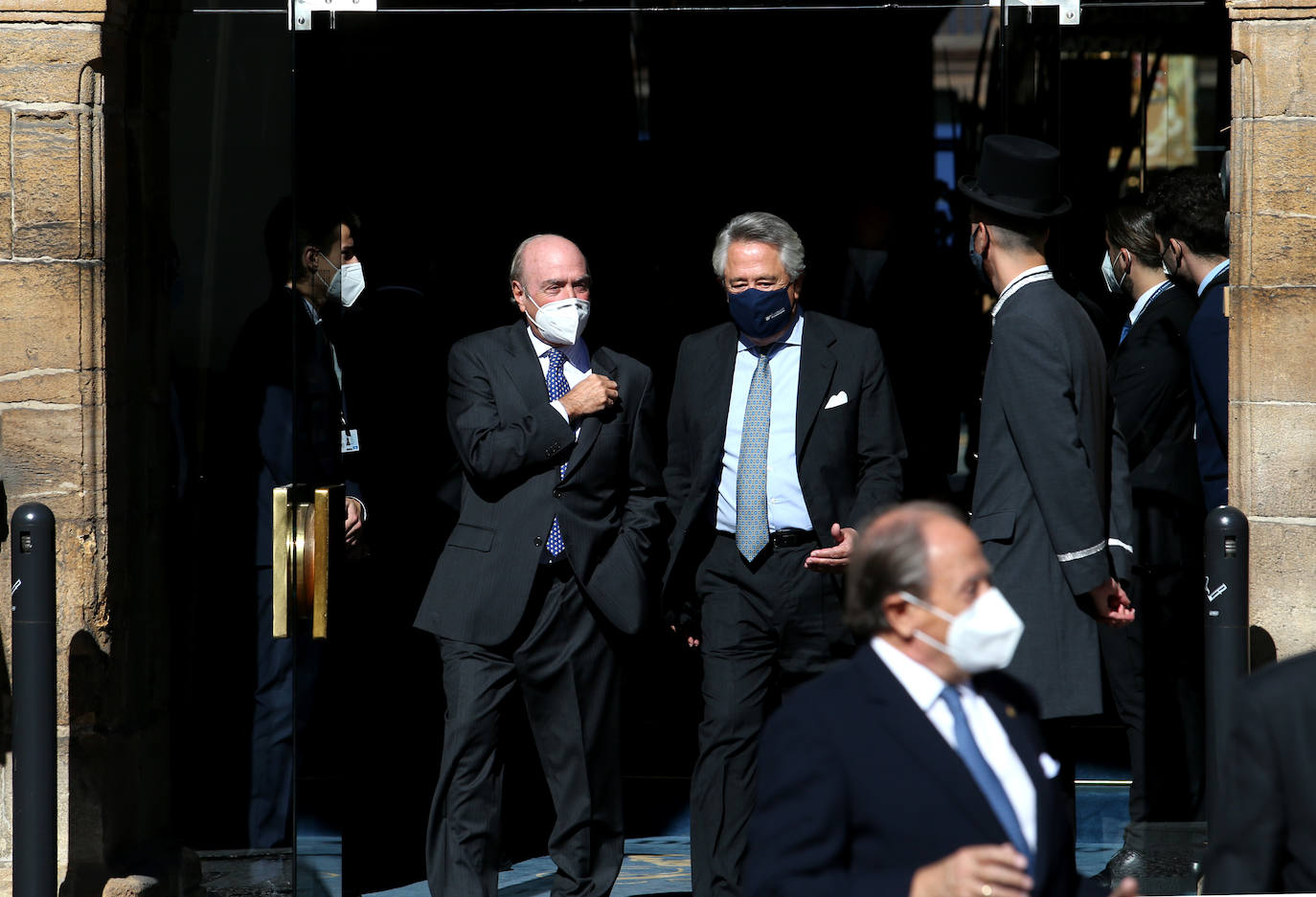 Premiados, patronos de la Fundación Princesa de Asturias y presidentes de los jurados de cada uno de los galardones han acudido a la recepción que la Familia Real ha ofrecido en el Hotel de la Reconquista.