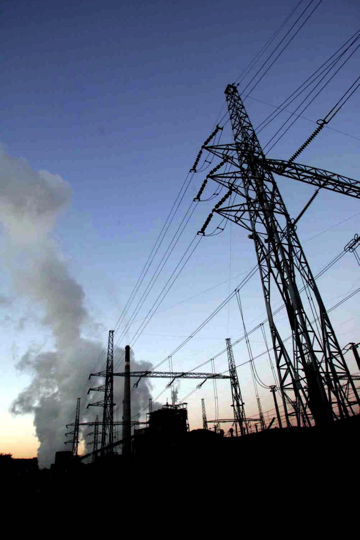 Instalaciones de la central térmica de Lada, propiedad de Iberdrola, cuyo cierre ya ha sido autorizado por el Gobierno. 