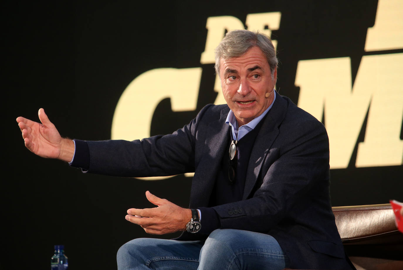 El piloto Carlos Sainz, Premio Princesa de Asturias de los Deportes 2020, y su hijo, Carlos Sainz Jr., han participado en una mesa redonda de campeones en la Fábrica de Armas de La Vega, organizada en el marco de la Semana de los Premios.