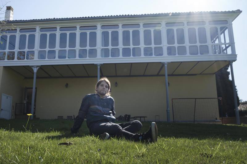 Después de un sábado de muchas emociones tras la visita de los Reyes y sus hijas, los habitantes de Somao tratan de recuperar la normalidad. Así fue el día siguiente en el pueblo tras la presencia de la Familia Real.