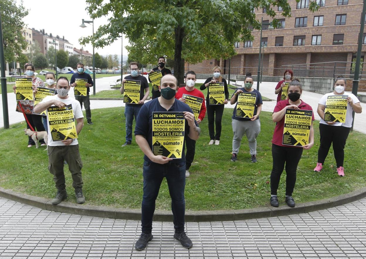 Varios de los empresarios hosteleros de diferentes barrios de la ciudad que organizan la macroprotesta prevista para el día 28. 