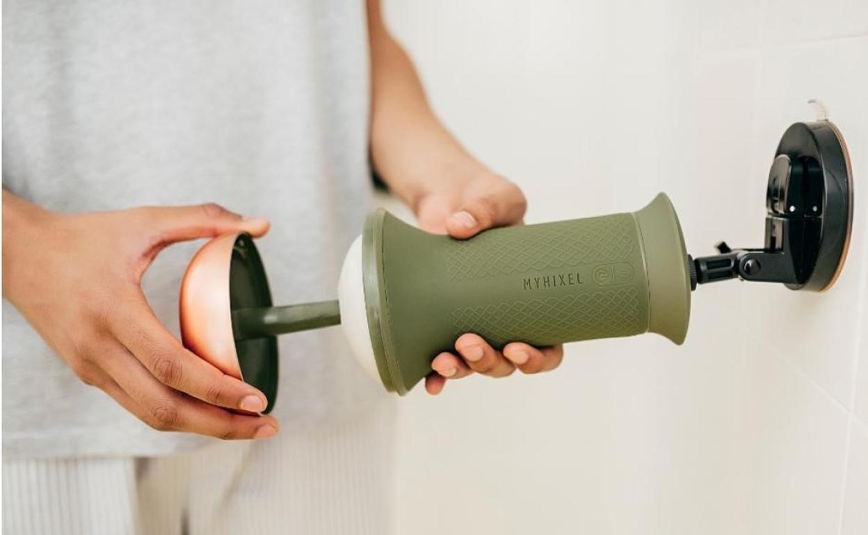 Accesorio de manos libres de este producto para hombres. 