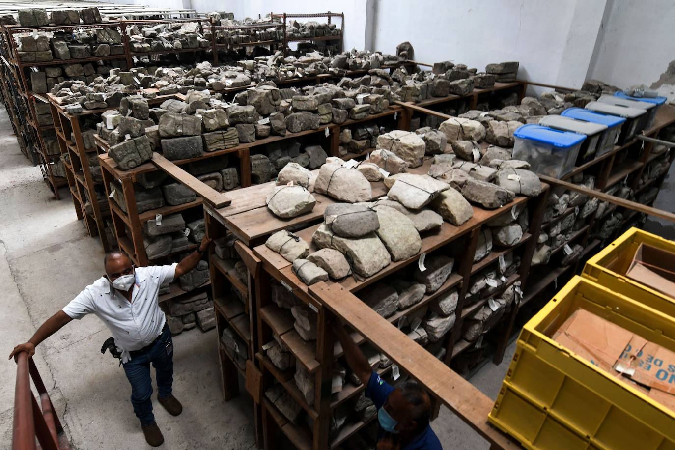 La escalinata de los jeroglíficos es lo que todos quieren visitar del Parque Arqueológico de Copán, un patrimonio mundial de los mayas al oeste de Honduras. Tiene 63 escalones y una altura de 12 metros, se levanta en un bosque localizado a unos 300 km al noroeste de Tegucigalpa. La UNESCO la declaró Patrimonio Mundial en 1980.