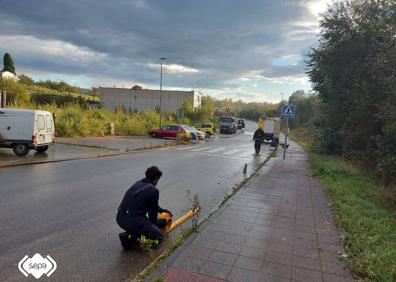 Imagen secundaria 1 - Controlada una fuga de gas en Nava que obligó a desalojar dos naves industriales