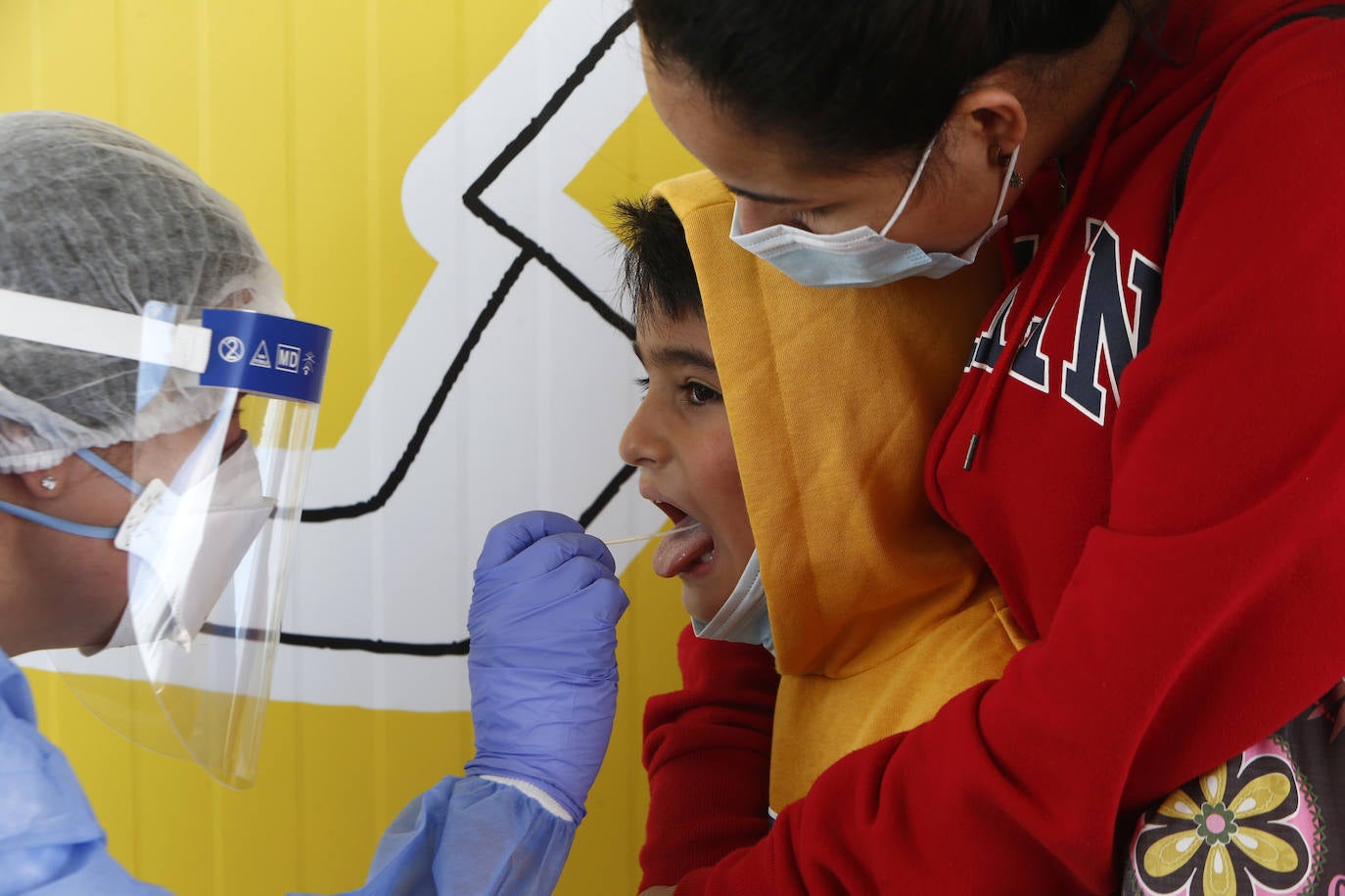 El primer Autocovid pediátrico de España está instalado en Oviedo, en el HUCA