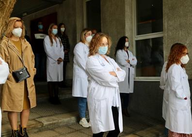 Imagen secundaria 1 - Coronavirus en Asturias | Los médicos de Urgencias de Cabueñes afirman estar viviendo «una situación intolerable de enorme estrés, inseguridad y frustración»