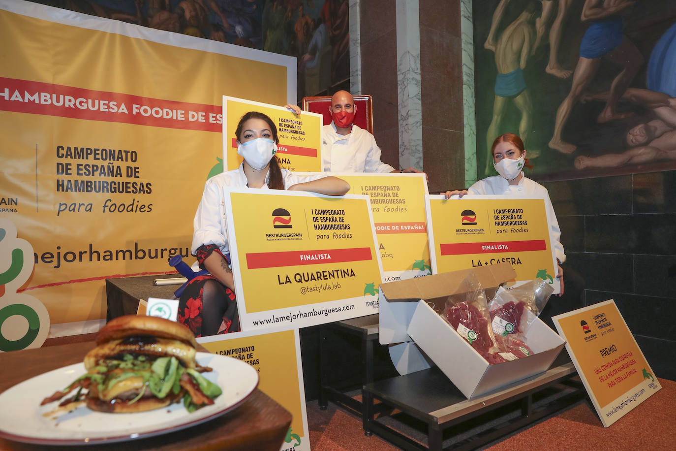 La hamburguesa casera elaborada por el granadino Pablo Gómez, se convirtió en la ganadora del Campeonato de España Foodie que se llevó a cabo en las instalaciones de la Universidad Laboral de Gijón.