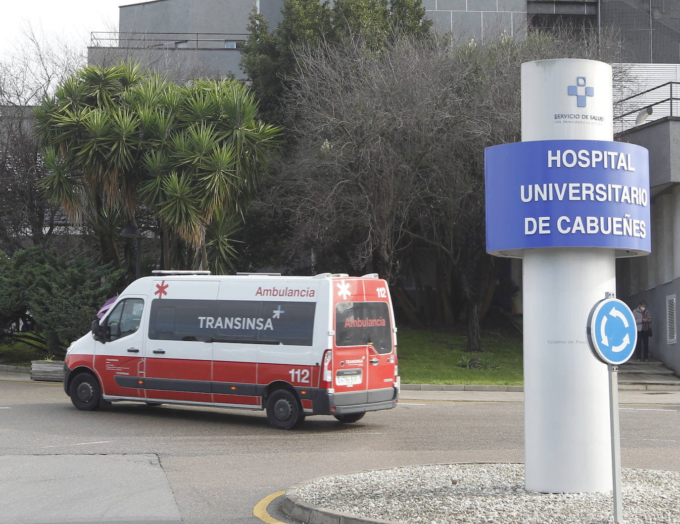 El Hospital de Cabueñes se encuentra desbordado por la pandenia, según denuncia el PP, con hasta 80 horas de espera para acceder a una cama desde Urgencias